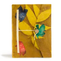 Lokta Bold Floral Notebook – Grande (21x15cm) – 45 hojas – Incluye marcapáginas – Oliva