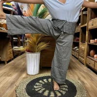 Mantra mandala del pescador tailandés en gris