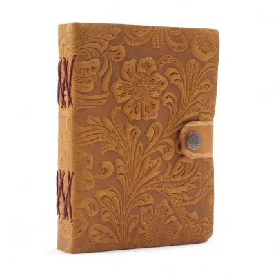 Cuaderno de cuero con relieve – Patrón floral en tono beige – 17.8×12.7 cm