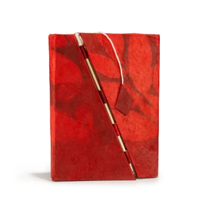 Cuaderno Lokta Bold Floral de cierre de bambú – Mediano (15x12 cm) – 45 hojas – rubí
