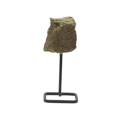 Muestra mineral en soporte metálico - epidoto