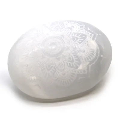 Piedra de palma de selenita - Mandala grabada