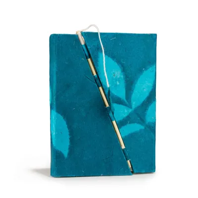 Cuaderno Lokta Bold Floral de bambú con cierre – Mediano (15x12 cm) – 45 Hojas – Azul medianoche