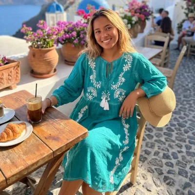 Nomad Sari en la Colección Med - Vestido - Turquesa con Bordado y Borlas (M-L)