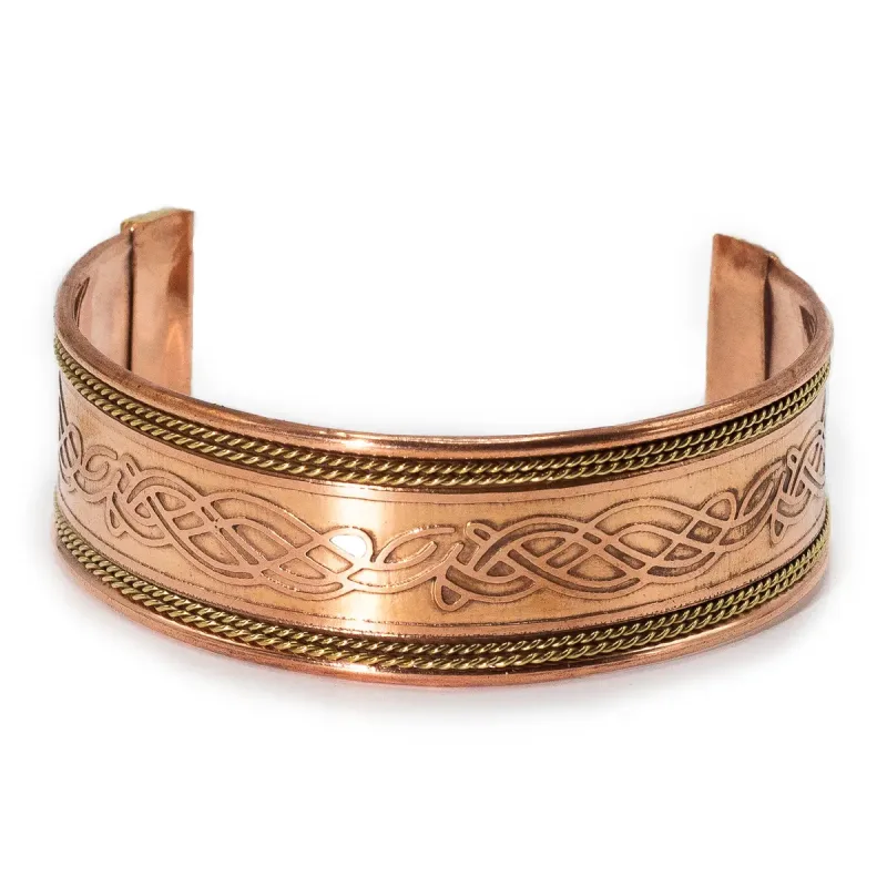 Pulseras de cobre con banda ancha y decoración de latón (surtidas)